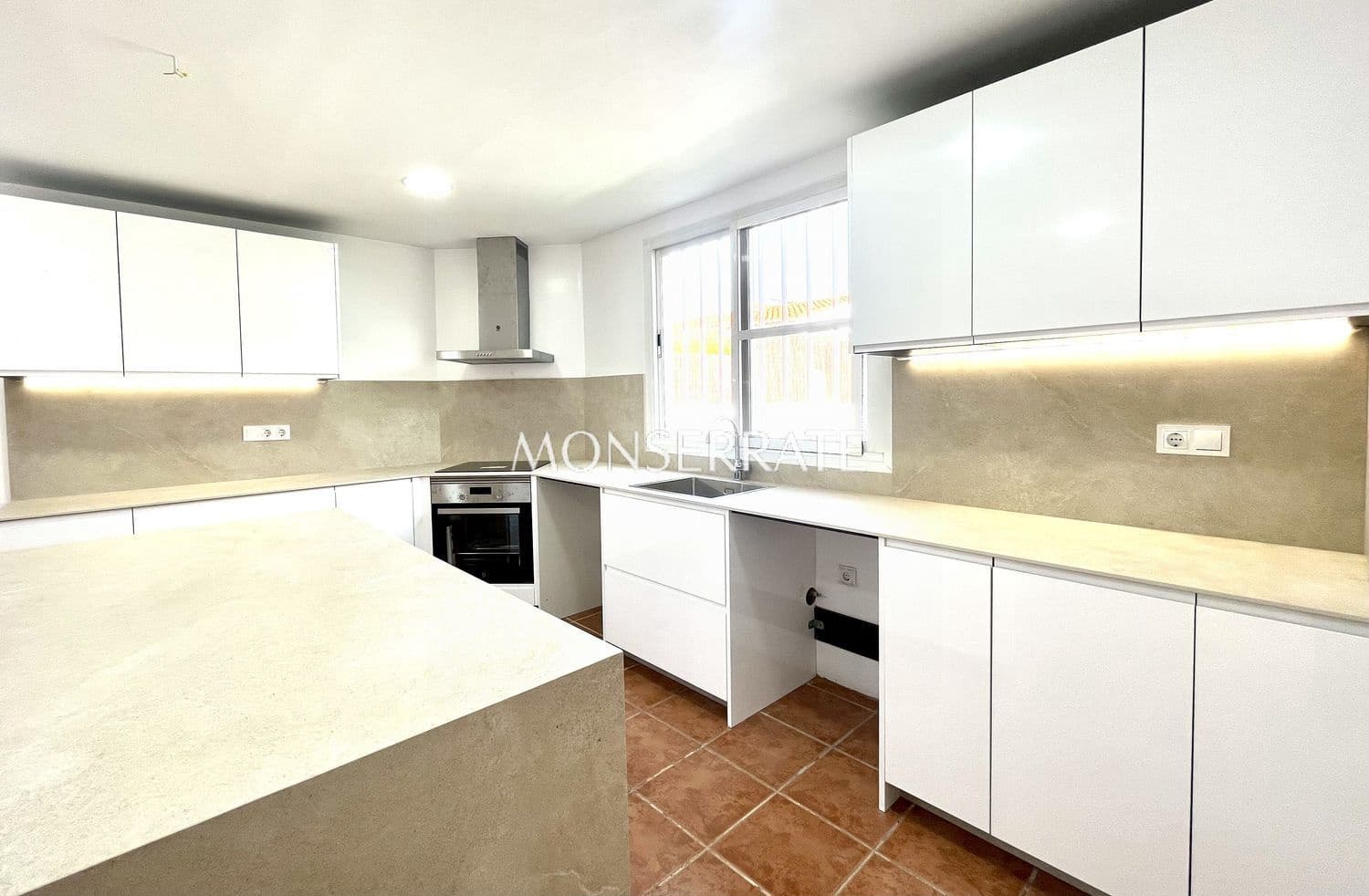 4 soverom Bungalow til leie i Rocafort med svømmebasseng garasje - € 2 600 (Ref: 9390041)