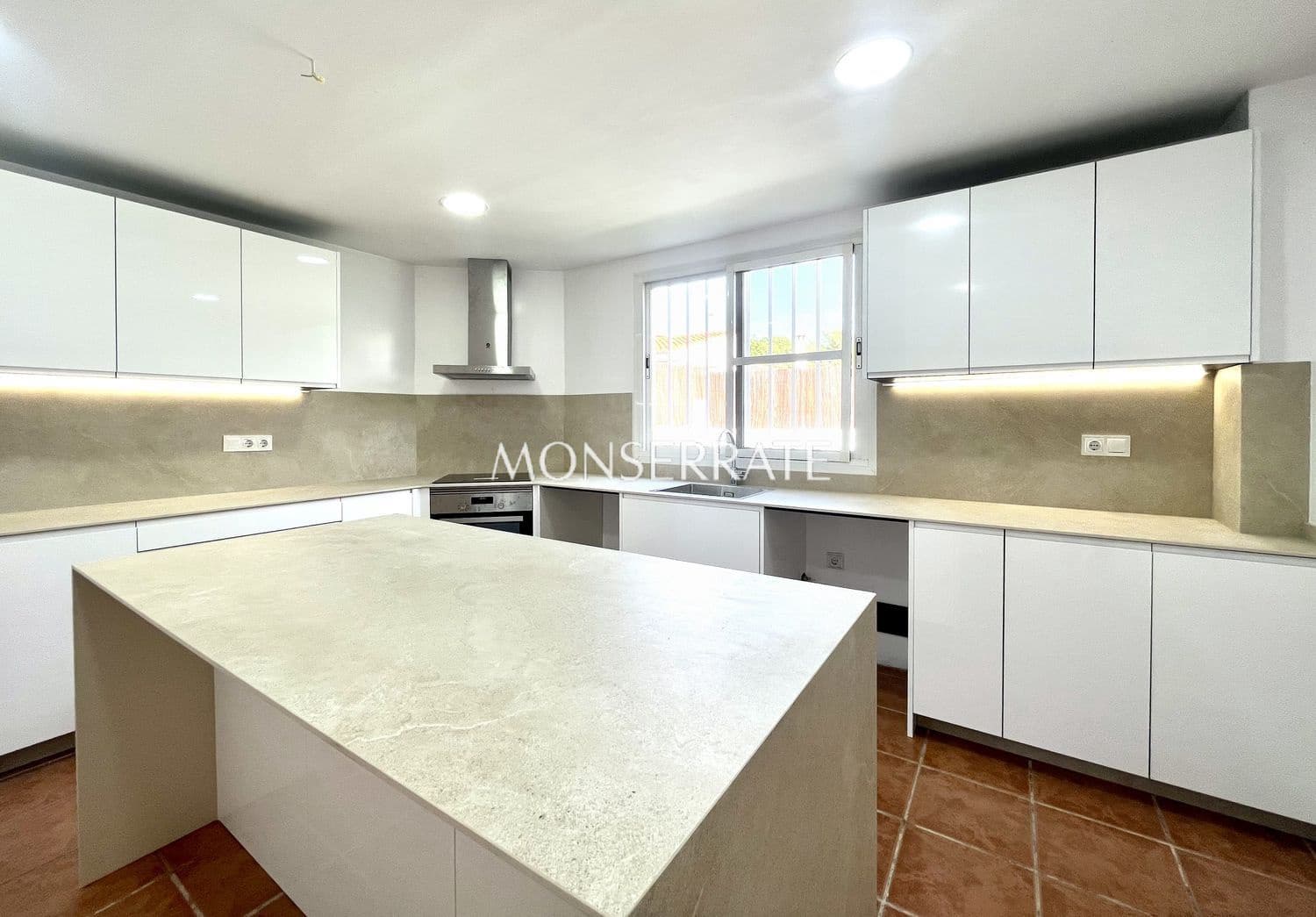 4 soverom Bungalow til leie i Rocafort med svømmebasseng garasje - € 2 600 (Ref: 9390041)