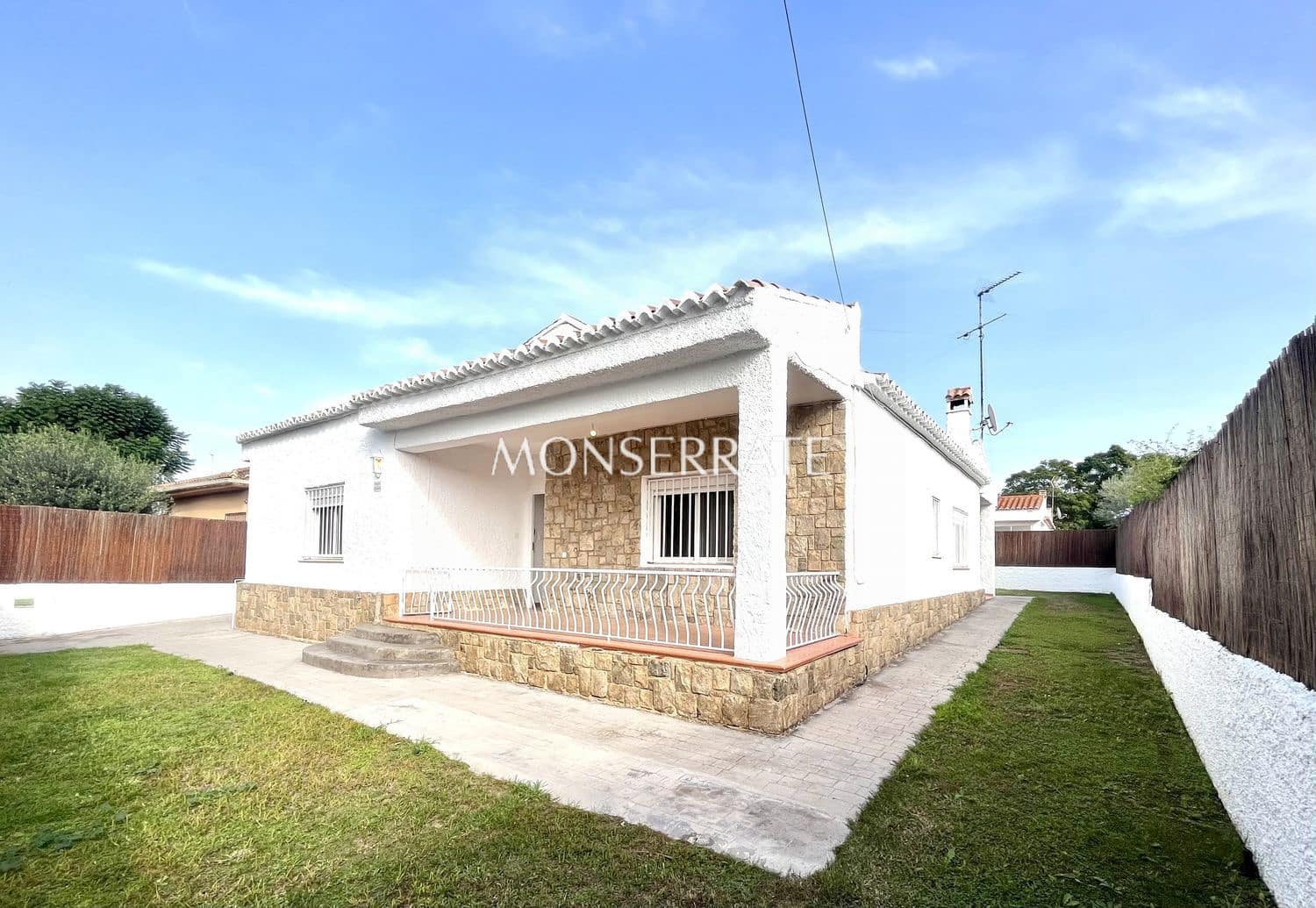 4 soverom Bungalow til leie i Rocafort med svømmebasseng garasje - € 2 600 (Ref: 9390041)