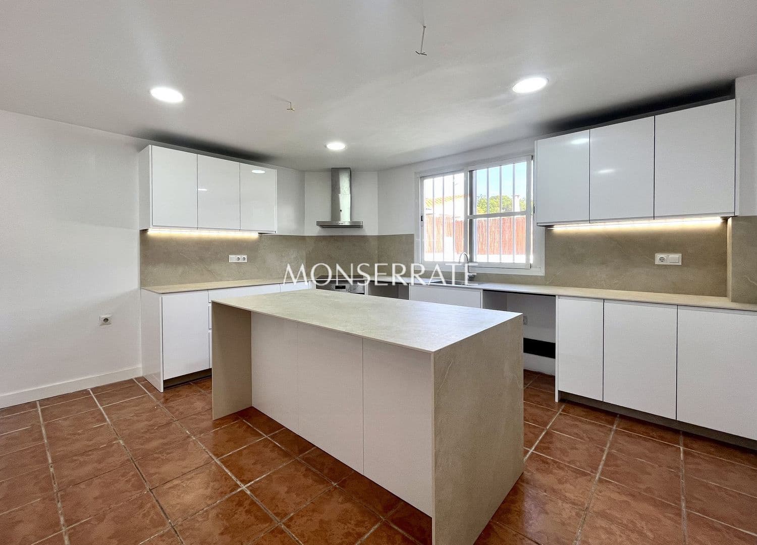 4 soverom Bungalow til leie i Rocafort med svømmebasseng garasje - € 2 600 (Ref: 9390041)