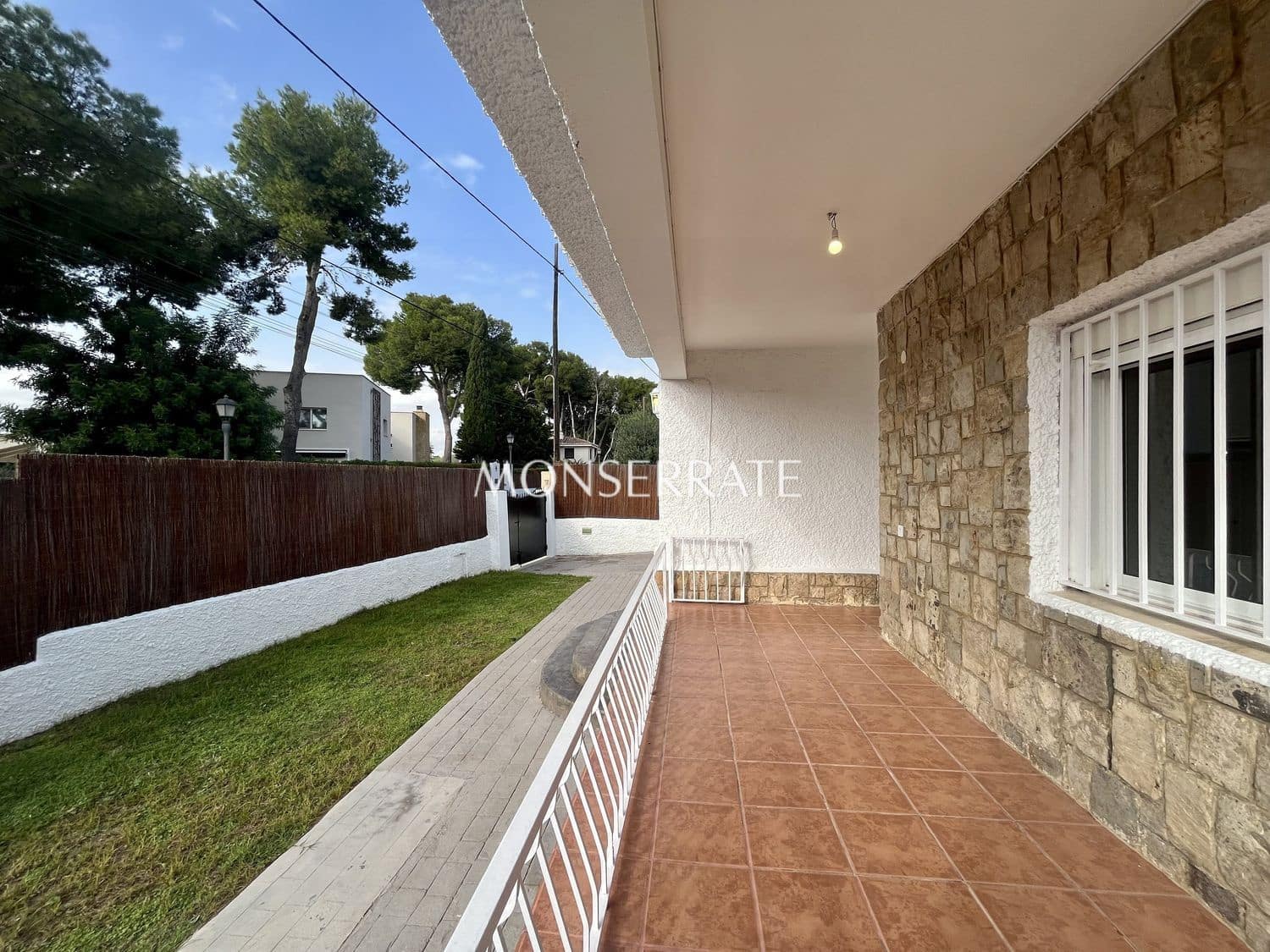 4 soverom Bungalow til leie i Rocafort med svømmebasseng garasje - € 2 600 (Ref: 9390041)