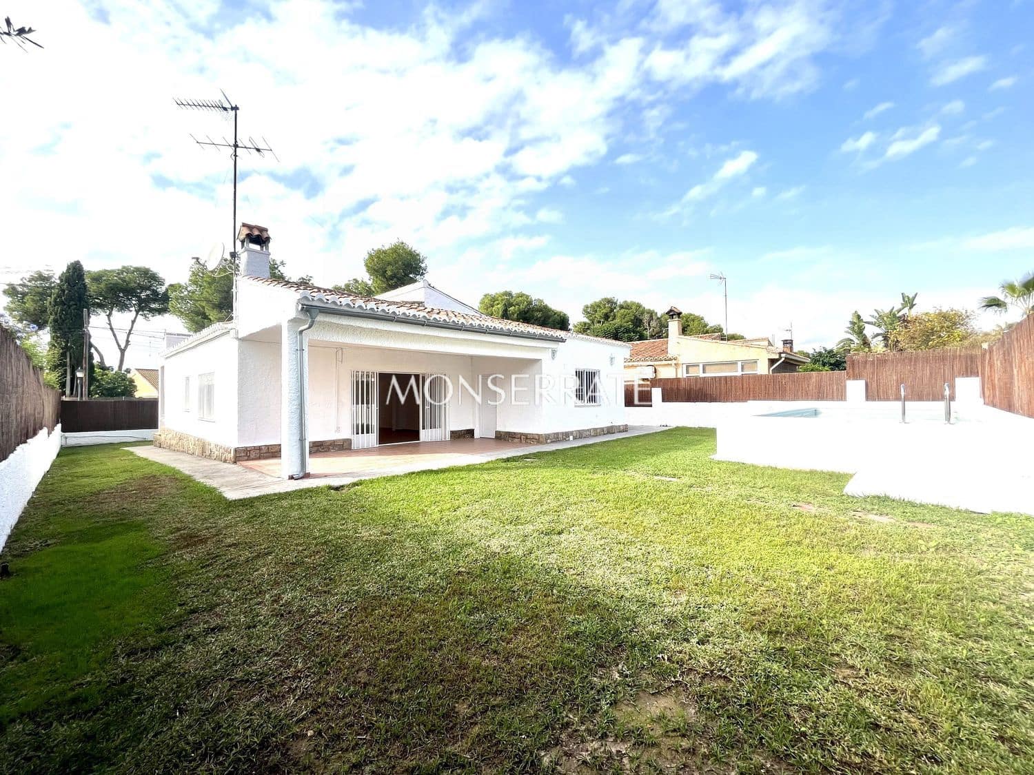 4 soverom Bungalow til leie i Rocafort med svømmebasseng garasje - € 2 600 (Ref: 9390041)