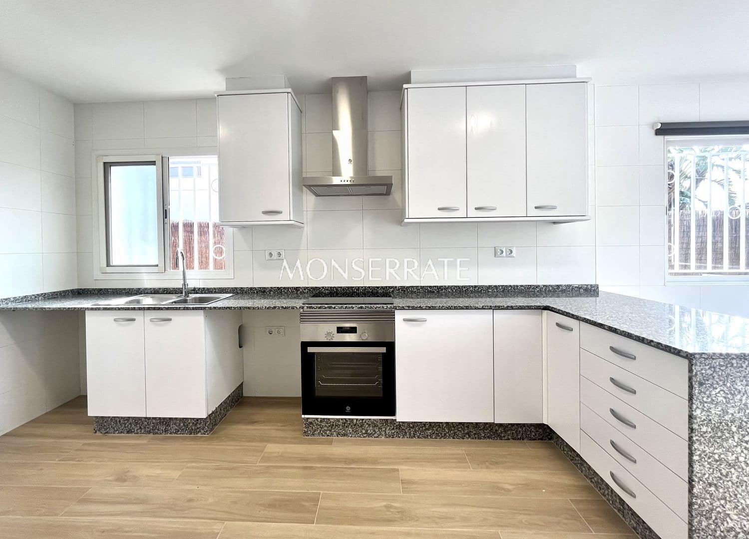 4 bedroom Villa for rent in Rocafort with pool garage - € 2,600 (Ref: 9390042)