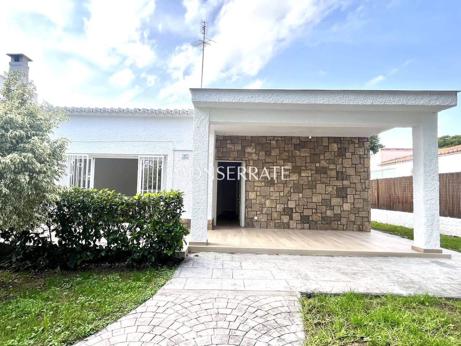 4 bedroom Villa for rent in Rocafort with pool garage - € 2,600 (Ref: 9390042)