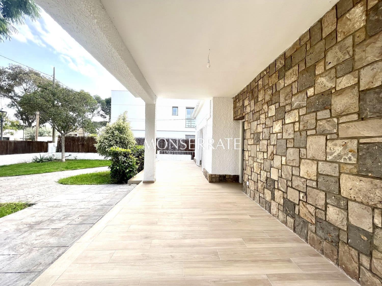 4 bedroom Villa for rent in Rocafort with pool garage - € 2,600 (Ref: 9390042)