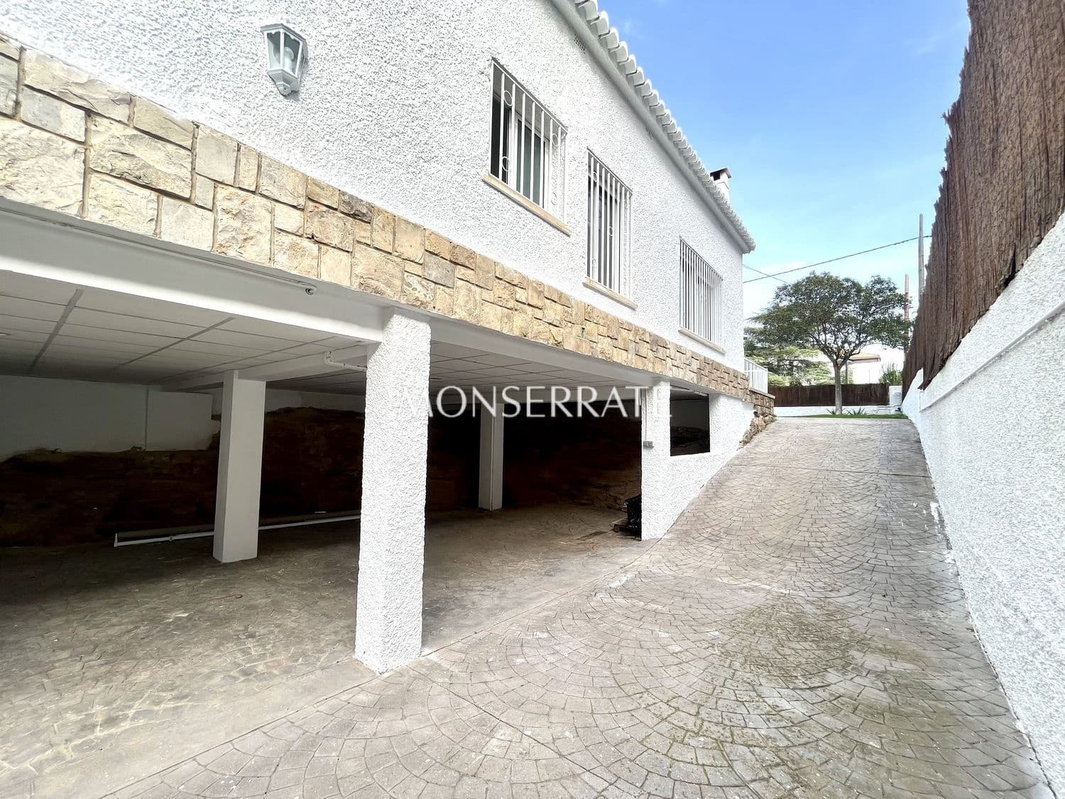 4 bedroom Villa for rent in Rocafort with pool garage - € 2,600 (Ref: 9390042)