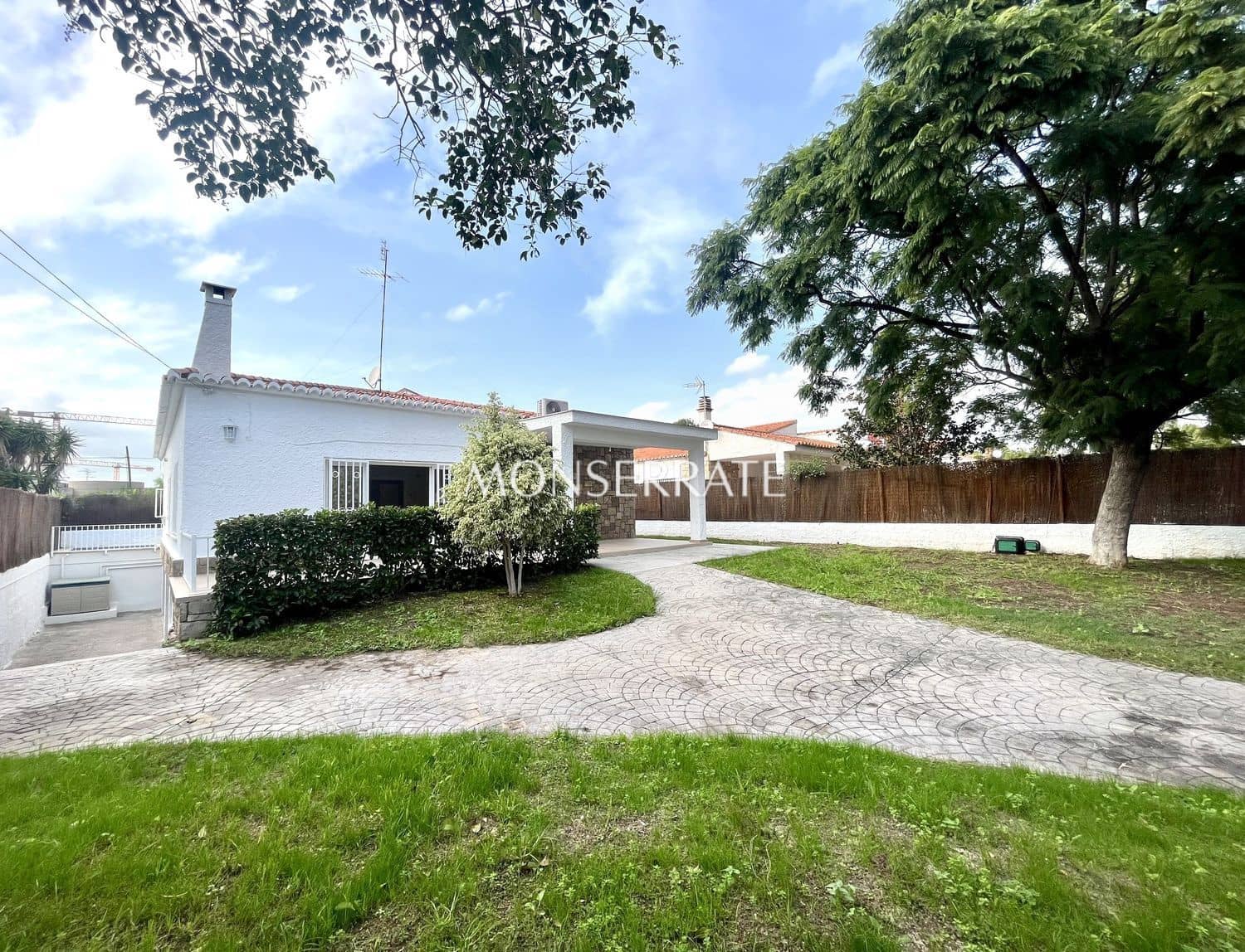 4 bedroom Villa for rent in Rocafort with pool garage - € 2,600 (Ref: 9390042)