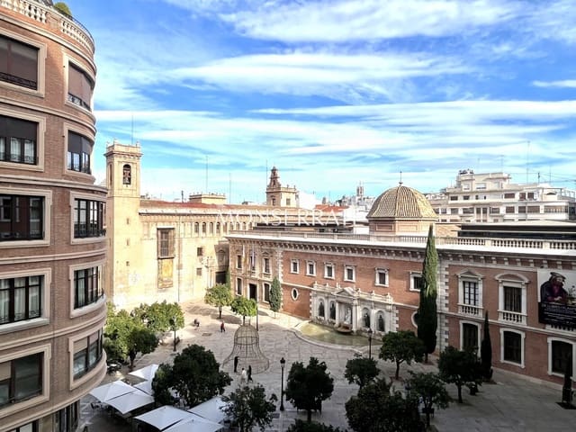 4 soveværelse Lejlighed til leje i Sant Francesc, Valencia by med garage - € 3.500 (Ref: 9441316)