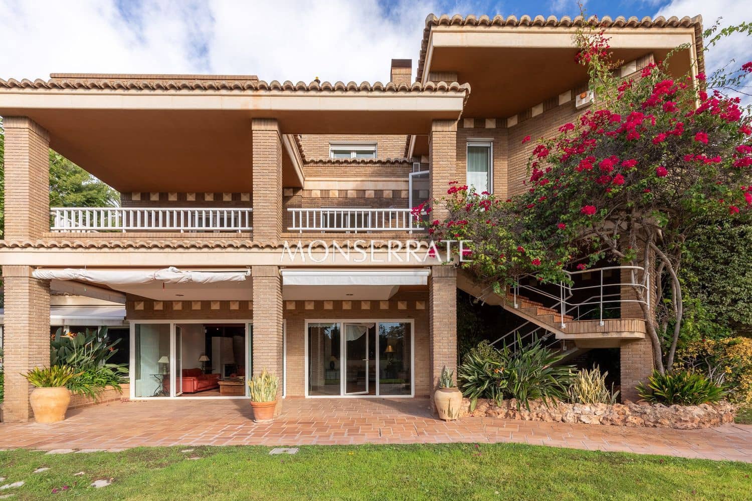 8 soverom Villa til salgs i Pucol med svømmebasseng garasje - € 2 400 000 (Ref: 9450349)