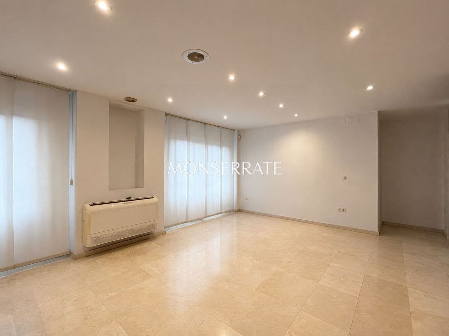 Office for rent in Valencia city - € 4,500 (Ref: 9451915)