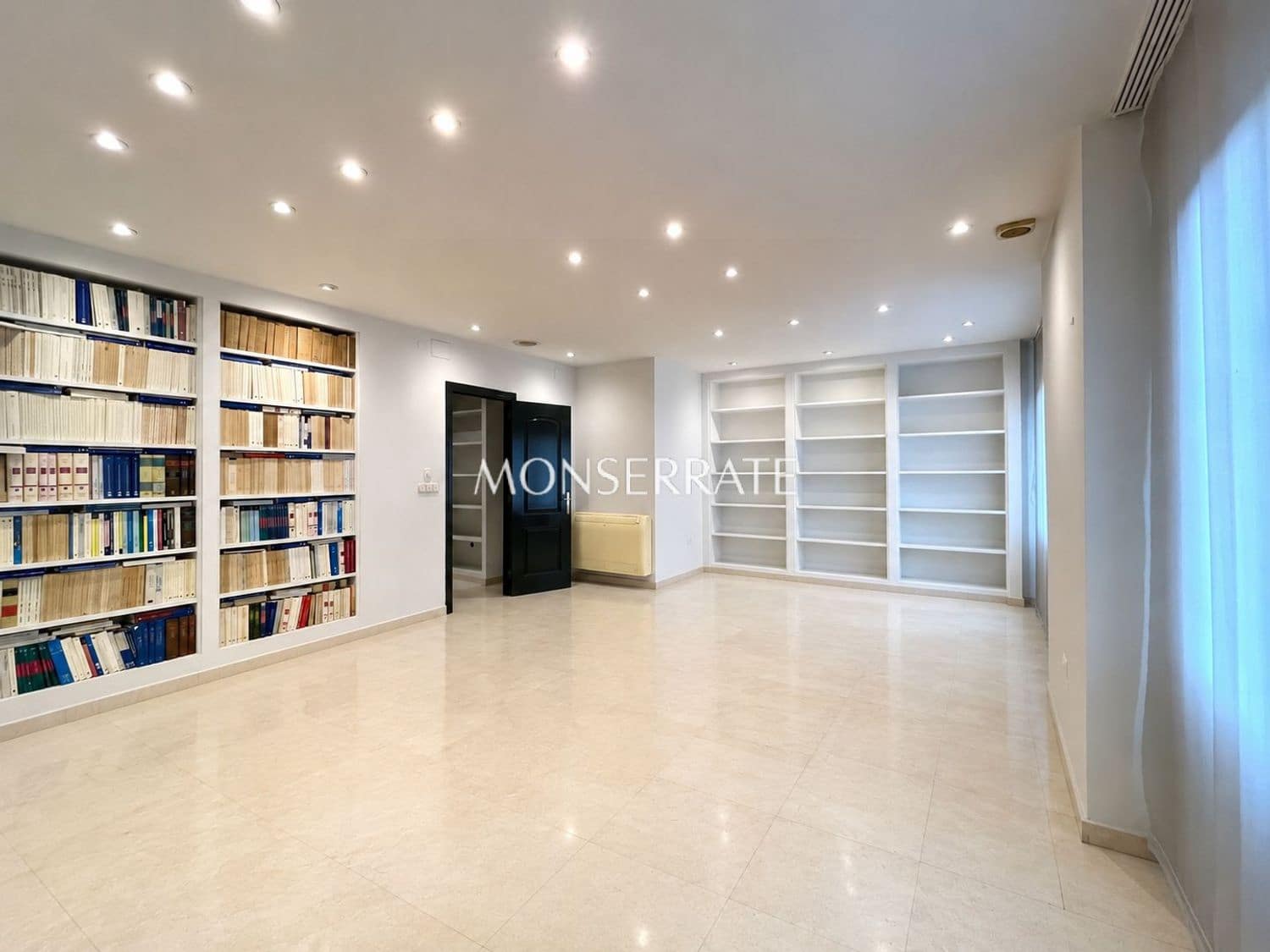 Office for rent in Valencia city - € 4,500 (Ref: 9451915)