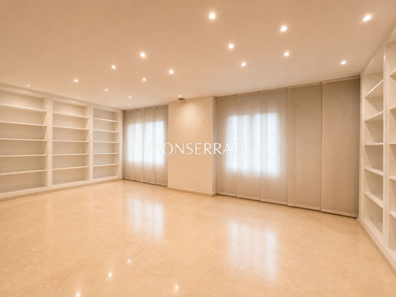 Office for rent in Valencia city - € 4,500 (Ref: 9451915)