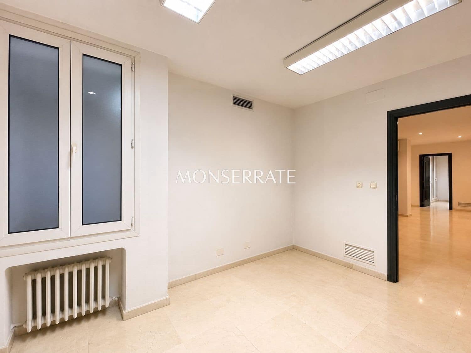 Office for rent in Valencia city - € 4,500 (Ref: 9451915)