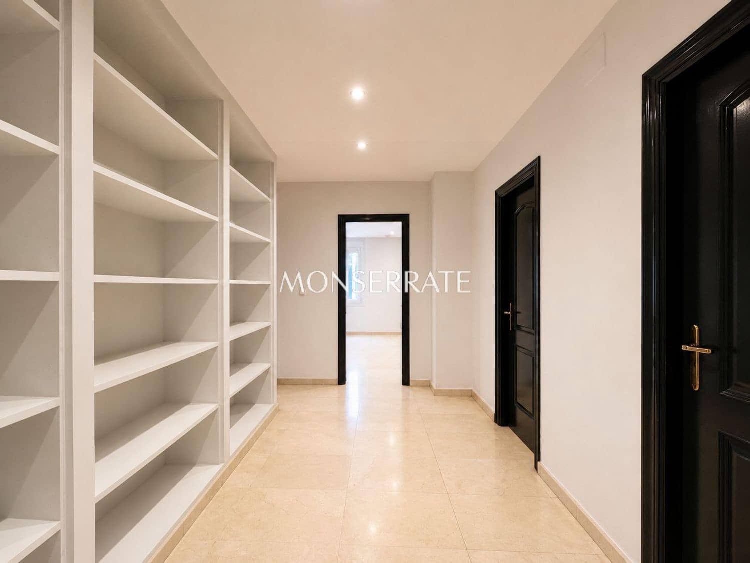 Office for rent in Valencia city - € 4,500 (Ref: 9451915)