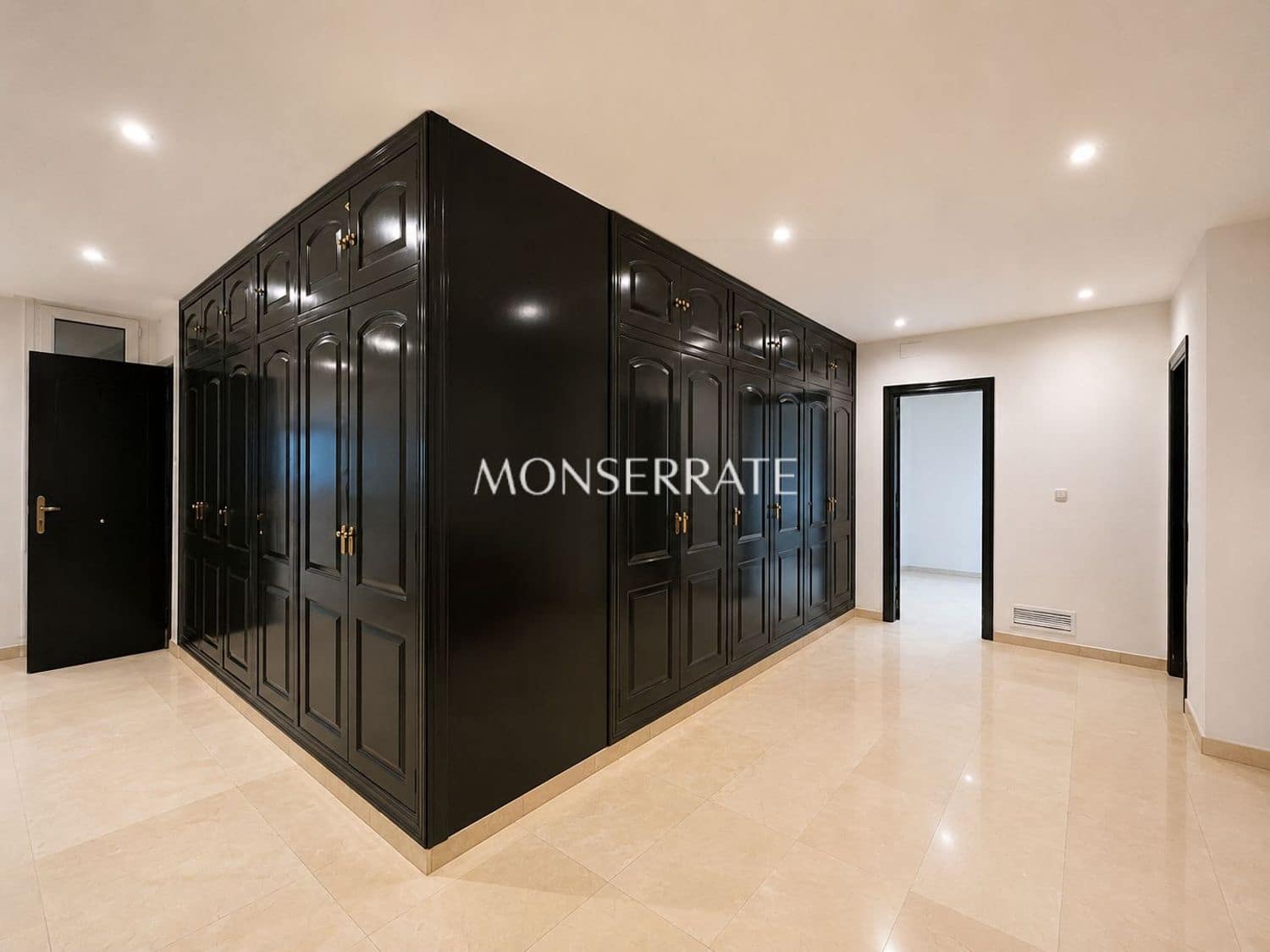 Office for rent in Valencia city - € 4,500 (Ref: 9451915)