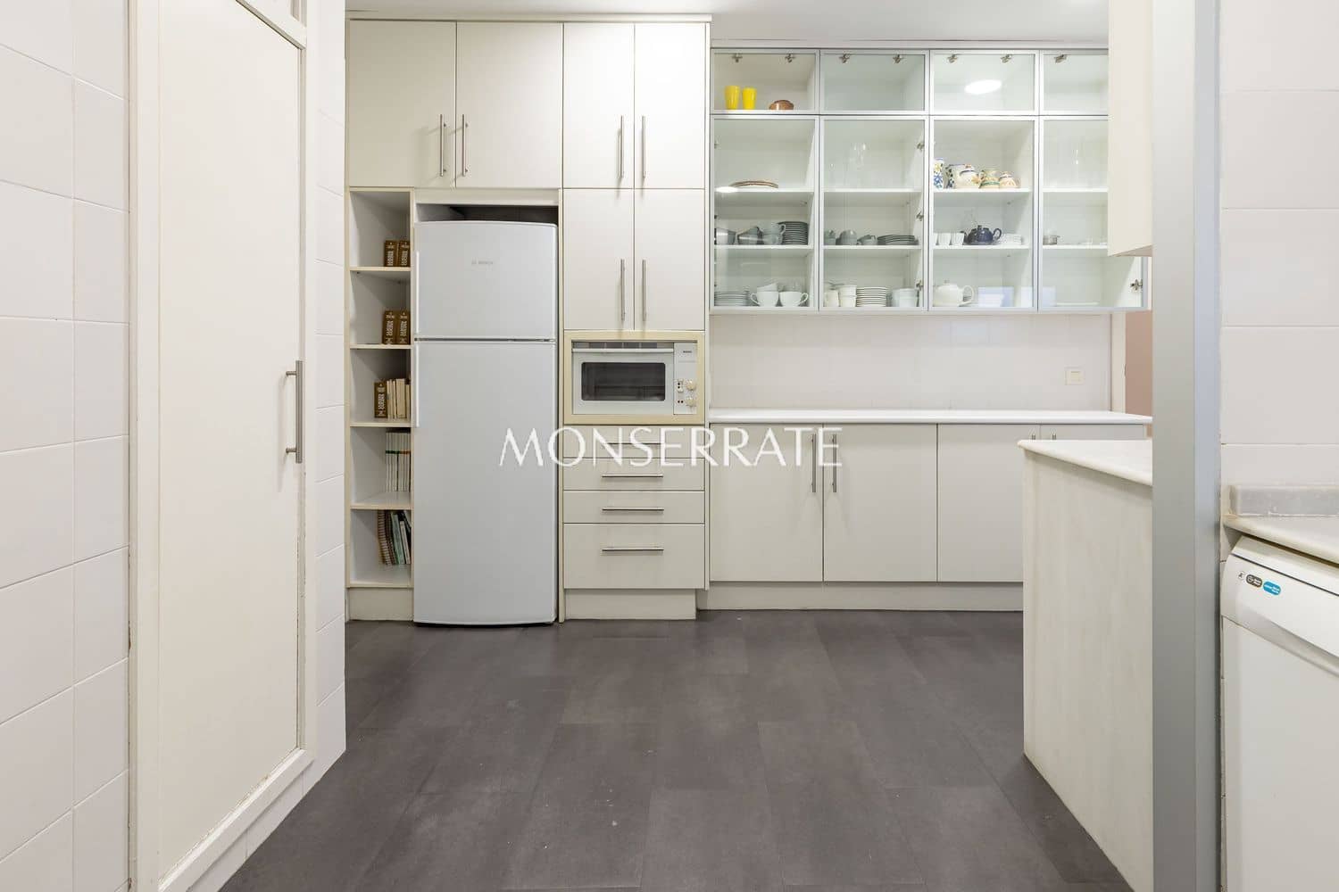 4 soveværelse Lejlighed til leje i Valencia by med garage - € 3.400 (Ref: 9465289)