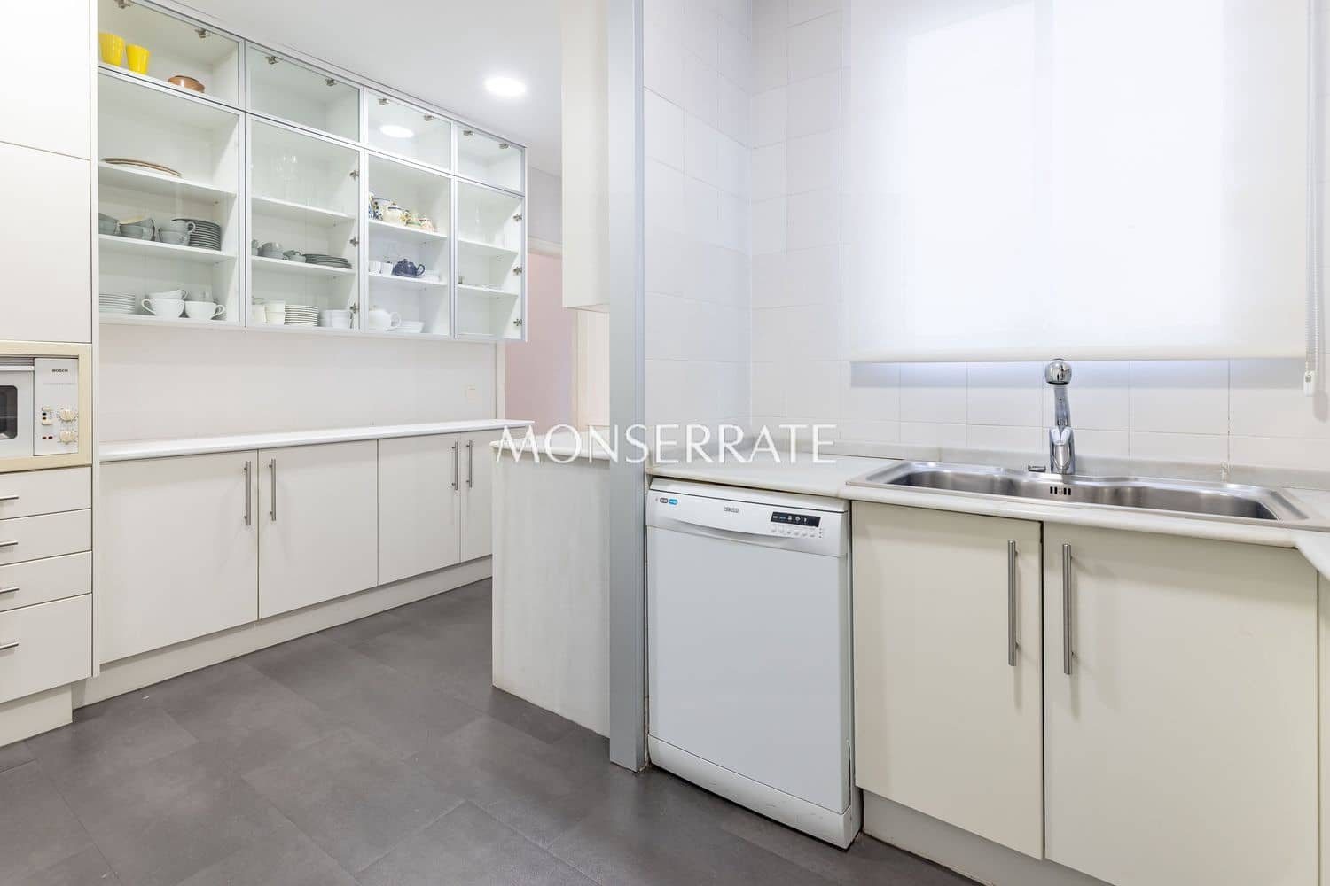 4 soveværelse Lejlighed til leje i Valencia by med garage - € 3.400 (Ref: 9465289)