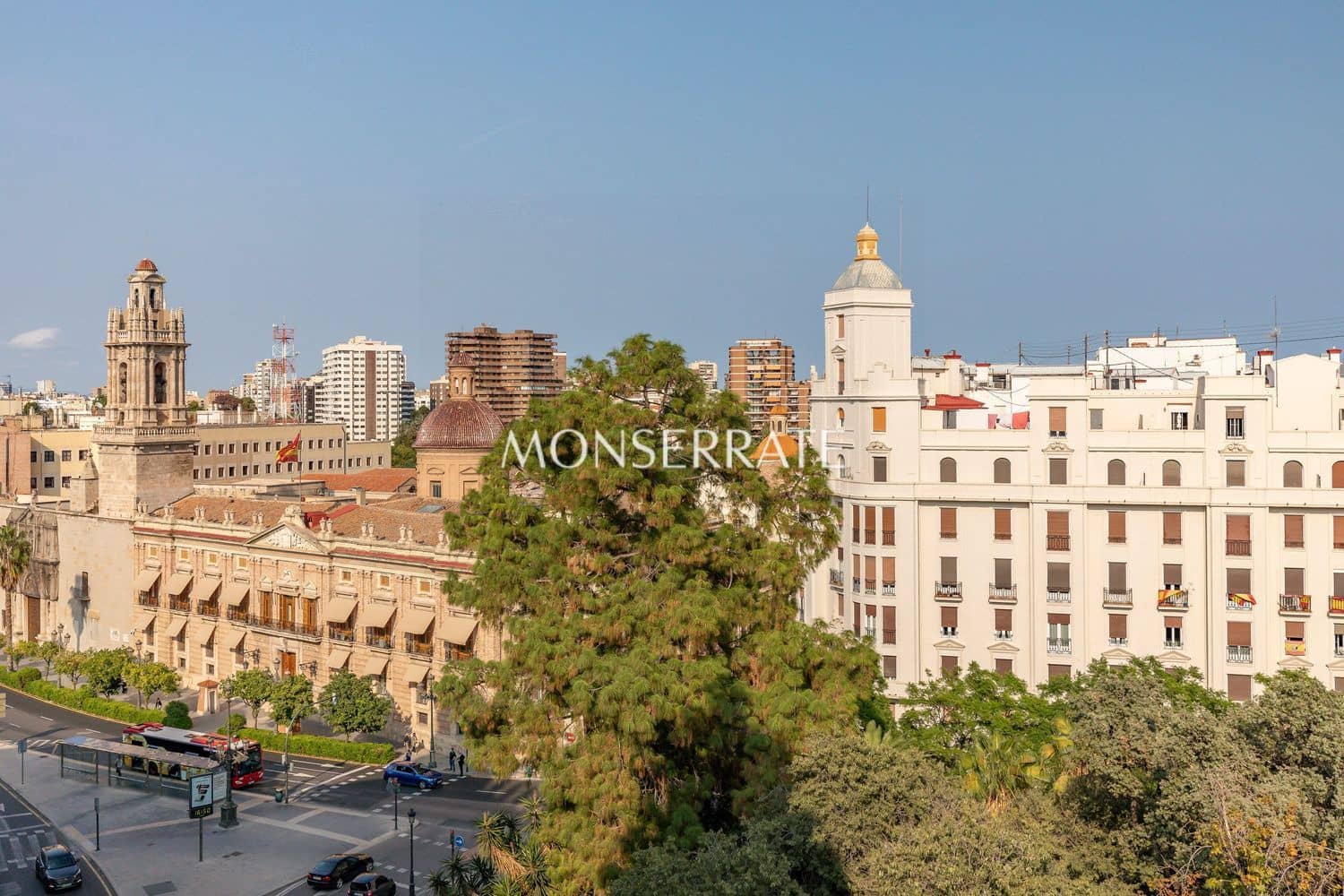 3 bedroom Apartment for rent in Valencia city with garage - € 2,100 (Ref: 9491038)