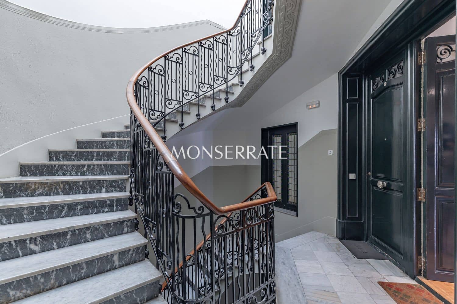 3 bedroom Apartment for rent in Valencia city with garage - € 2,100 (Ref: 9491038)