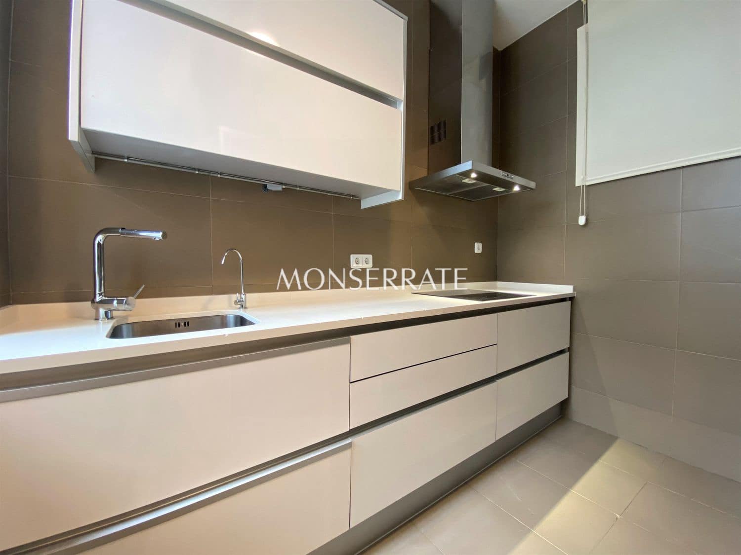 3 bedroom Apartment for rent in Valencia city with garage - € 2,100 (Ref: 9491038)