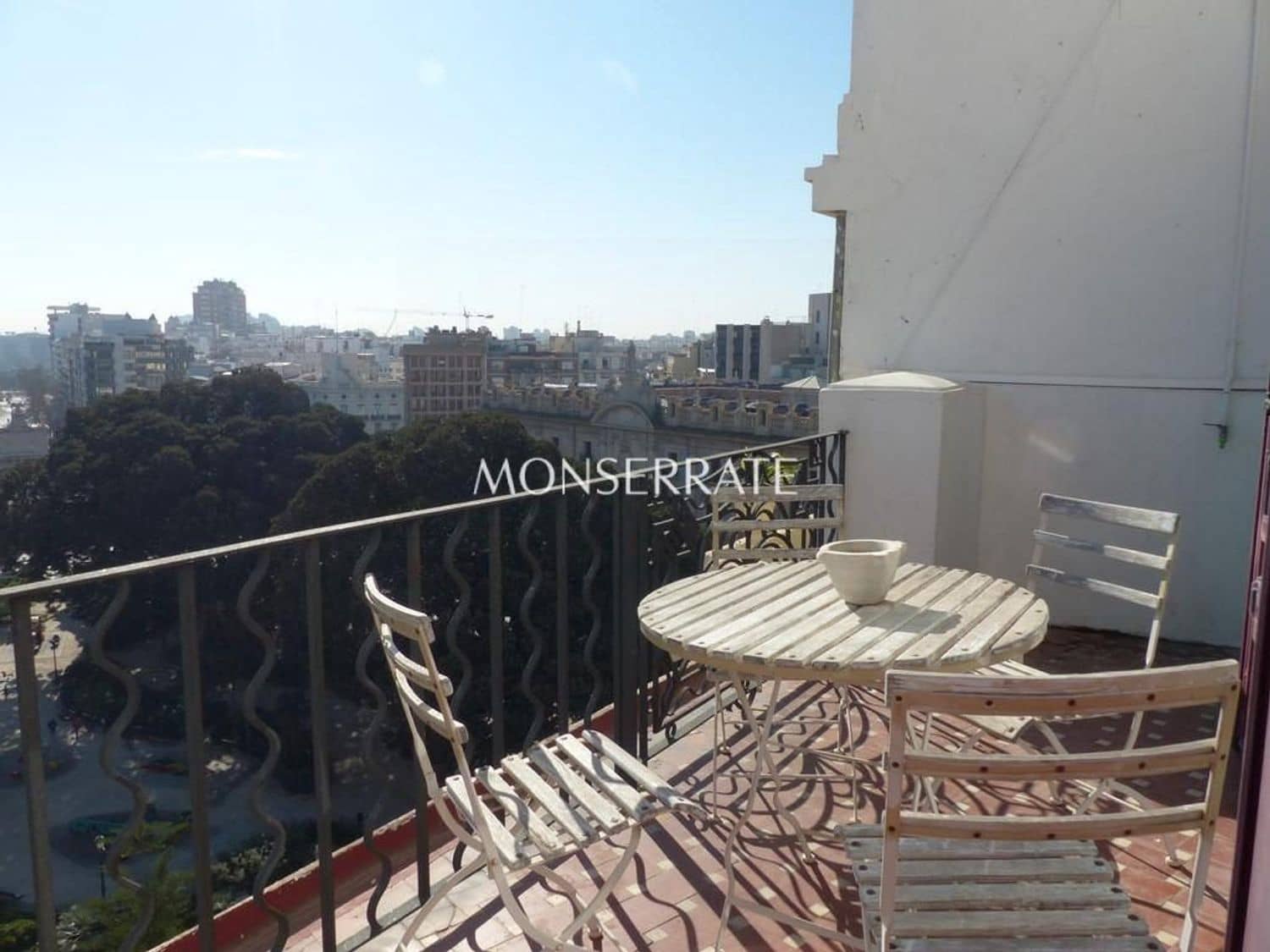 3 bedroom Apartment for rent in Valencia city with garage - € 2,100 (Ref: 9491038)