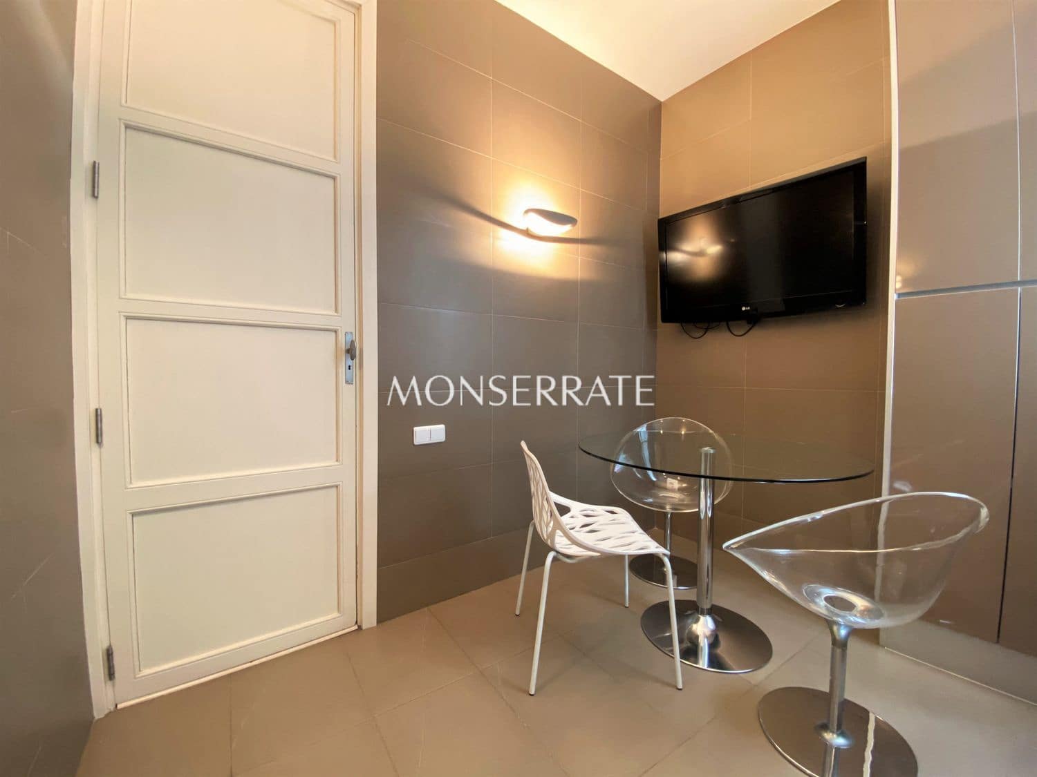 3 bedroom Apartment for rent in Valencia city with garage - € 2,100 (Ref: 9491038)