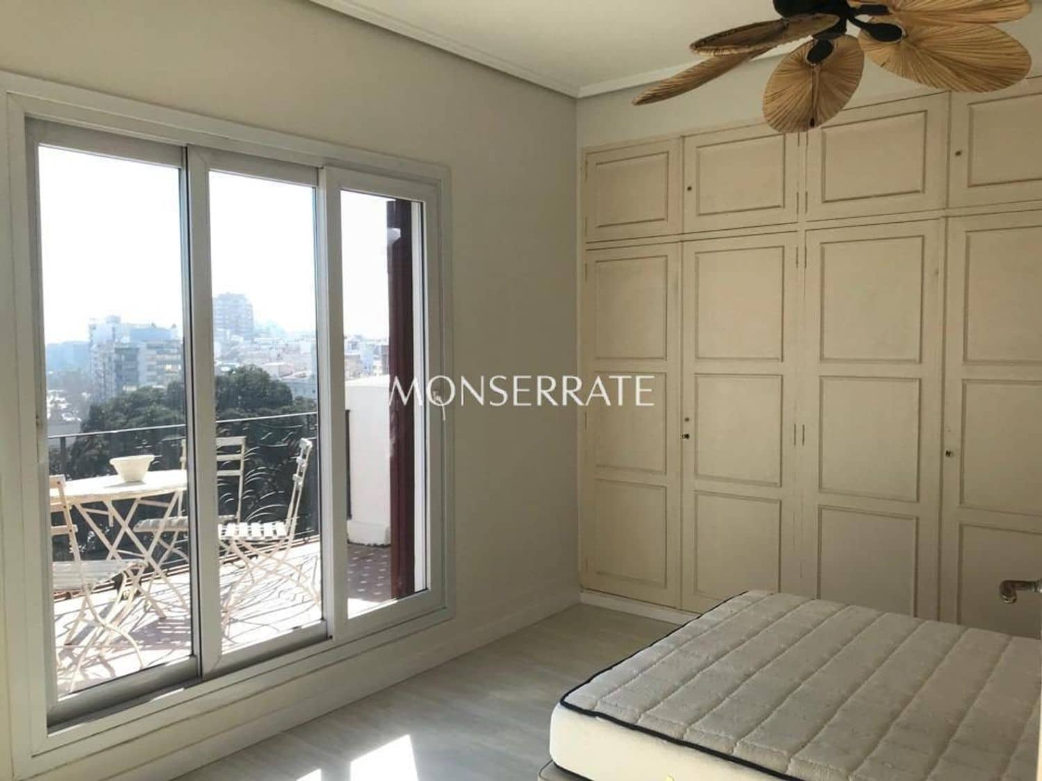 3 bedroom Apartment for rent in Valencia city with garage - € 2,100 (Ref: 9491038)