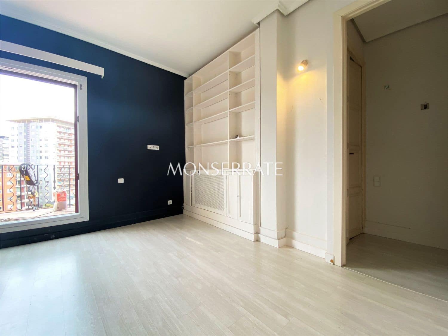 3 bedroom Apartment for rent in Valencia city with garage - € 2,100 (Ref: 9491038)