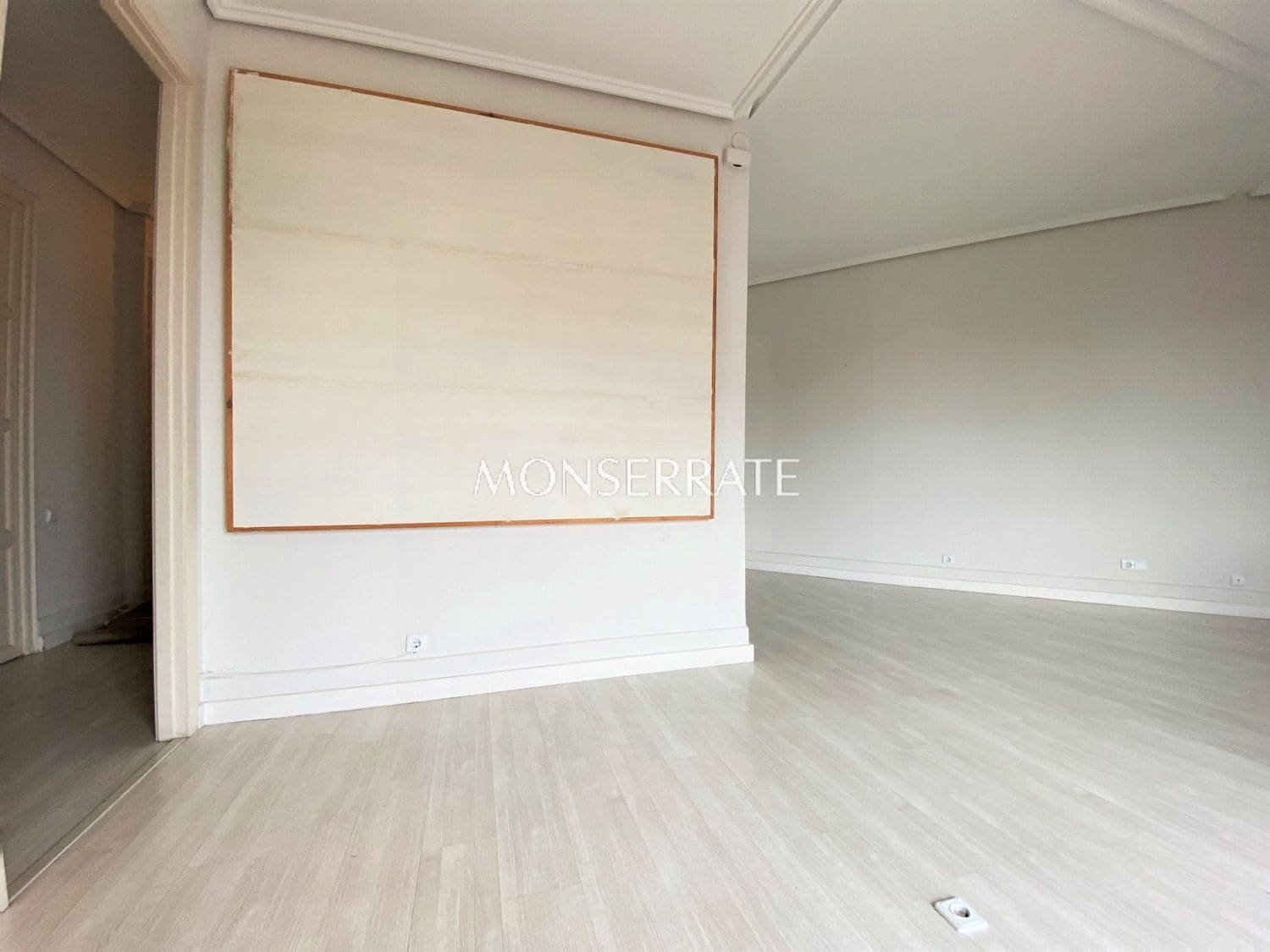 3 bedroom Apartment for rent in Valencia city with garage - € 2,100 (Ref: 9491038)