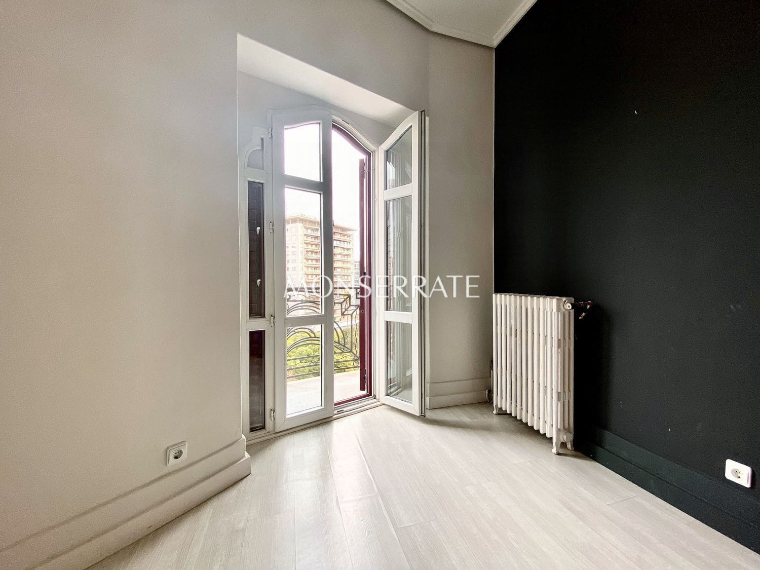 3 bedroom Apartment for rent in Valencia city with garage - € 2,100 (Ref: 9491038)