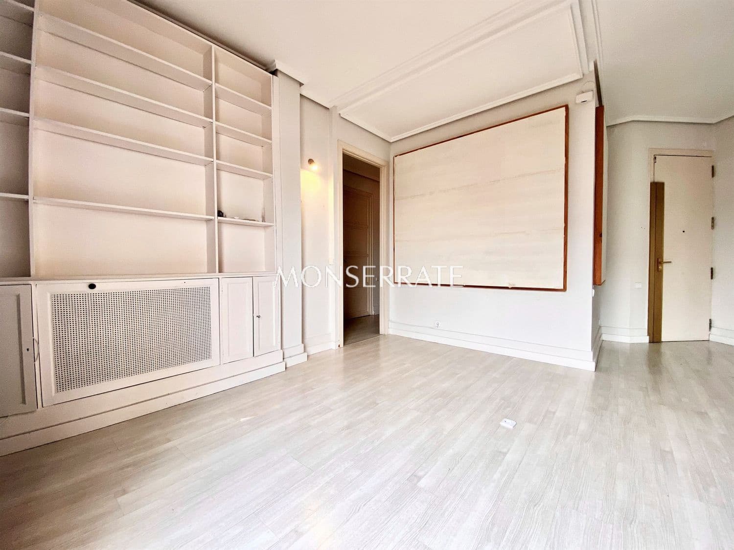 3 bedroom Apartment for rent in Valencia city with garage - € 2,100 (Ref: 9491038)