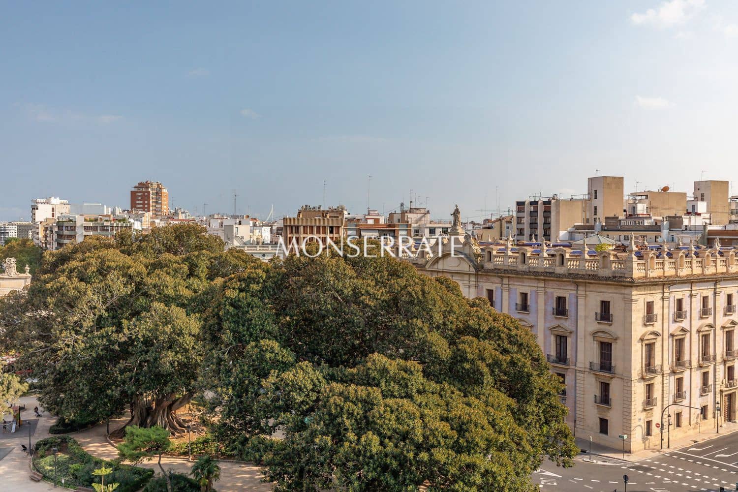 3 bedroom Apartment for rent in Valencia city with garage - € 2,100 (Ref: 9491038)