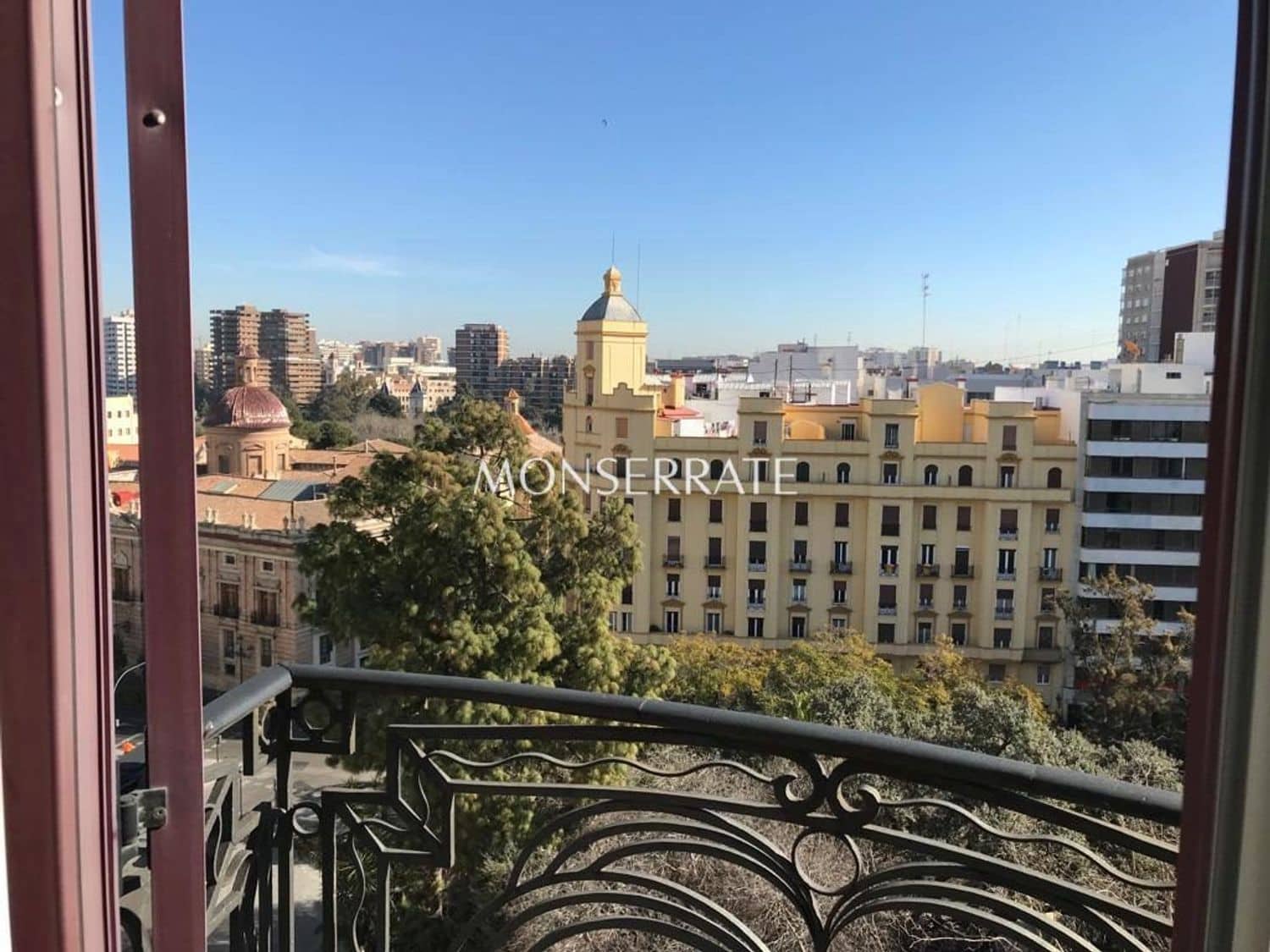 3 bedroom Apartment for rent in Valencia city with garage - € 2,100 (Ref: 9491038)