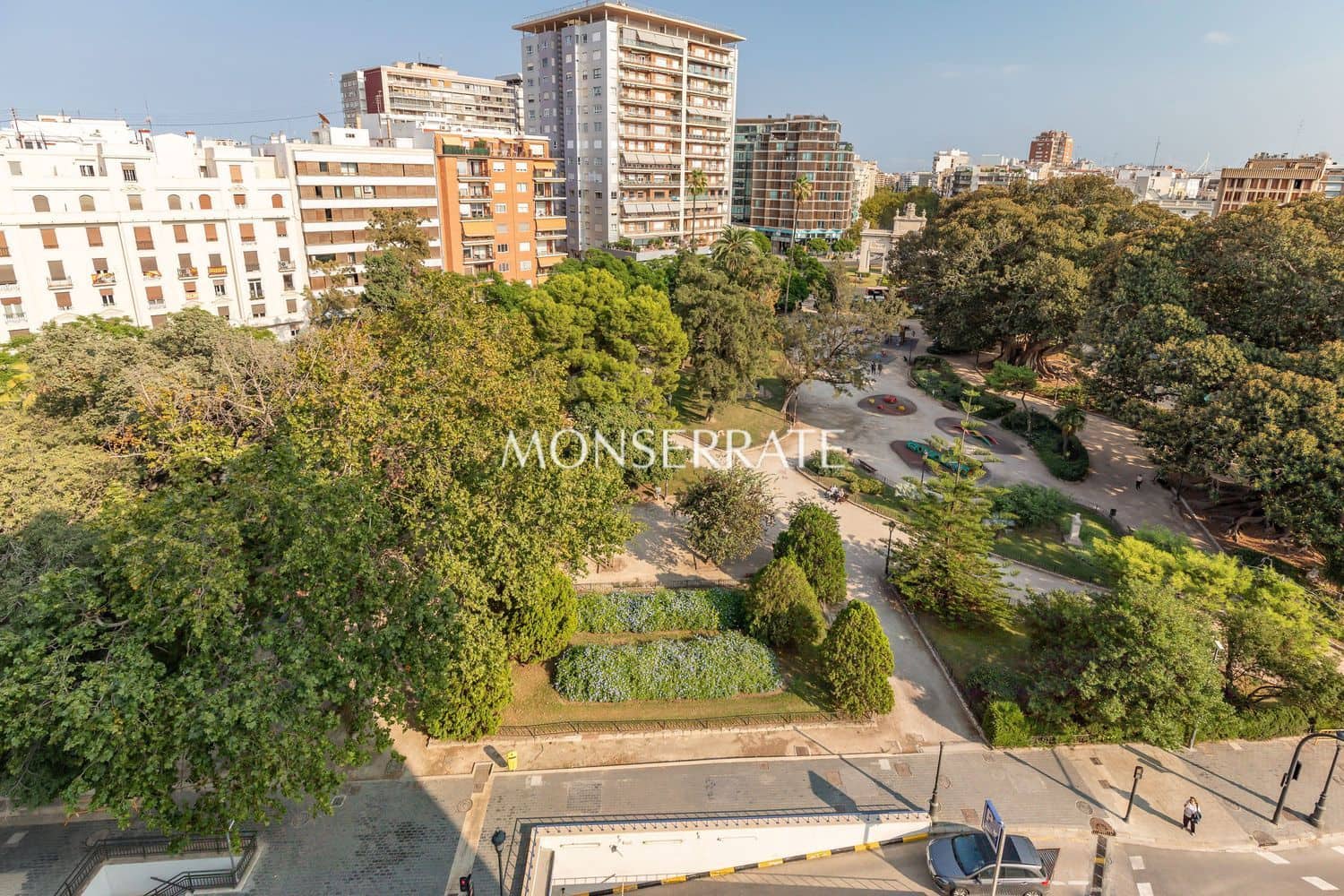 3 bedroom Apartment for rent in Valencia city with garage - € 2,100 (Ref: 9491038)