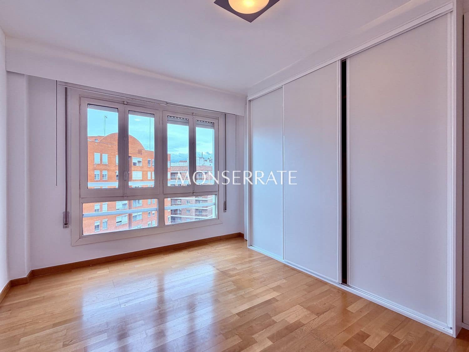 Appartement de 2 chambres à louer à Valence ville avec garage - 1 690 € (Ref: 9594573)