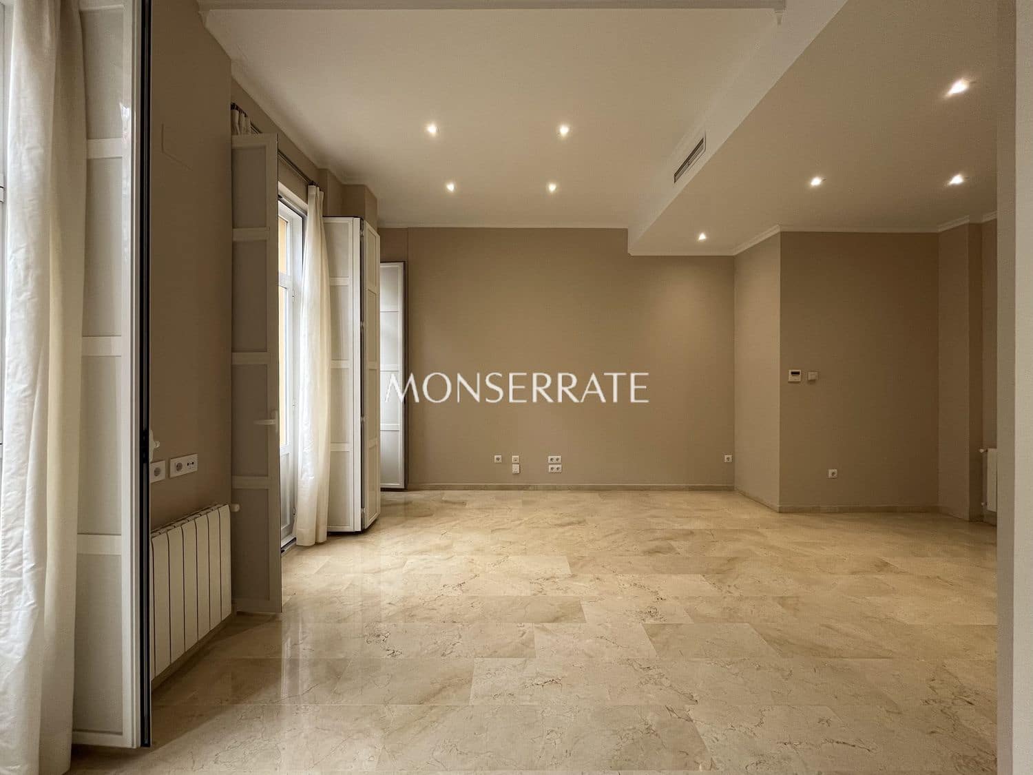 2 quarto Apartamento para arrendar em Valencia cidade com garagem - 2 000 € (Ref: 9598595)