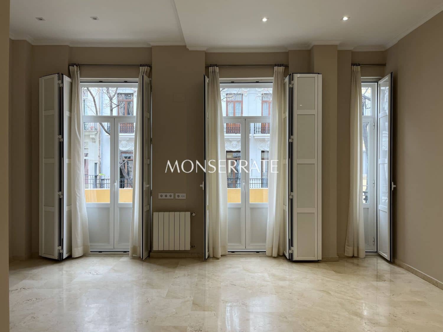 2 quarto Apartamento para arrendar em Valencia cidade com garagem - 2 000 € (Ref: 9598595)