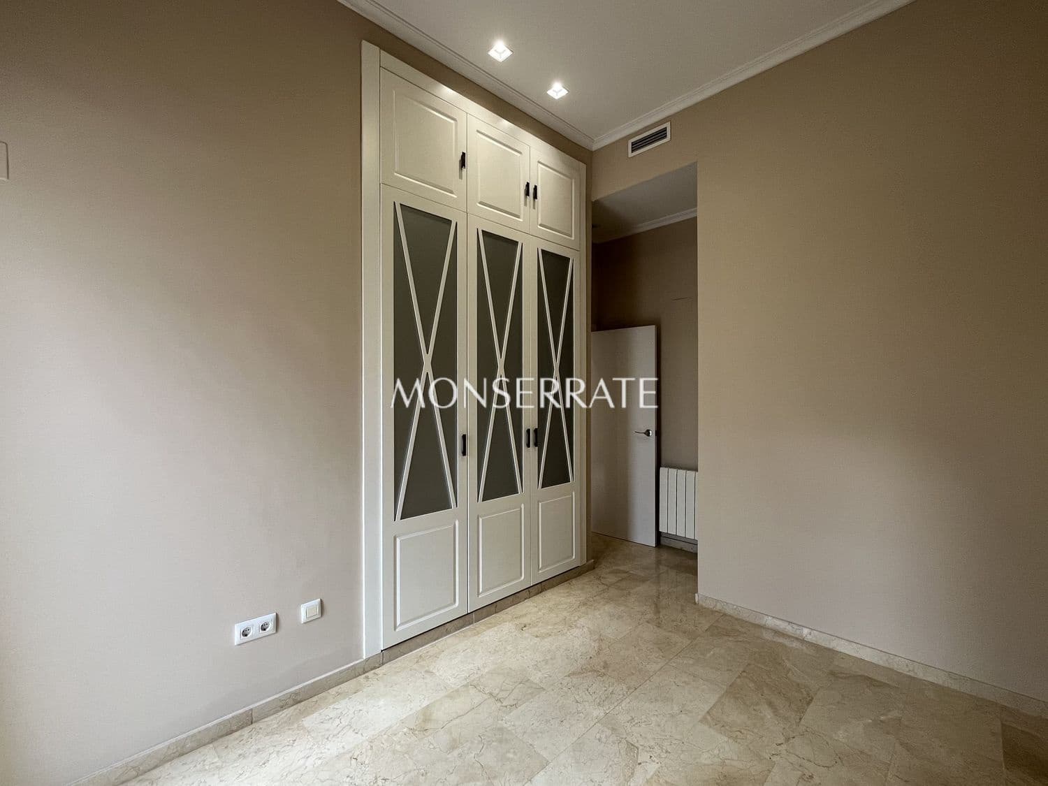 2 quarto Apartamento para arrendar em Valencia cidade com garagem - 2 000 € (Ref: 9598595)