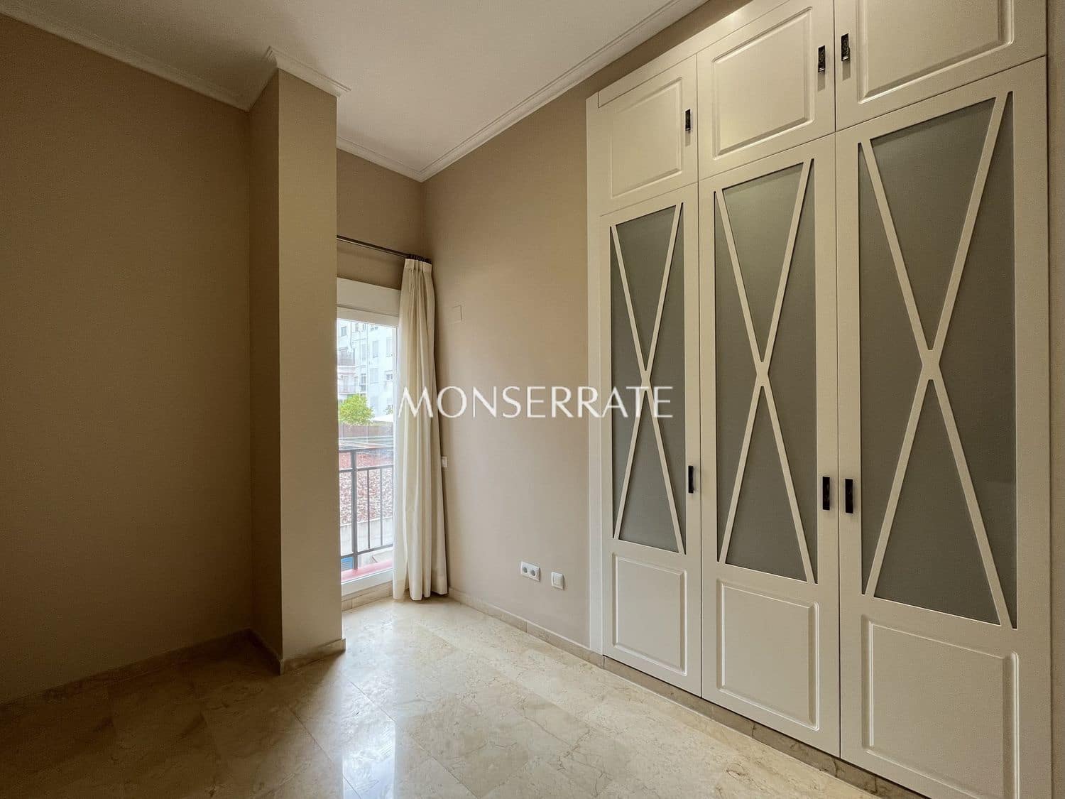 2 quarto Apartamento para arrendar em Valencia cidade com garagem - 2 000 € (Ref: 9598595)