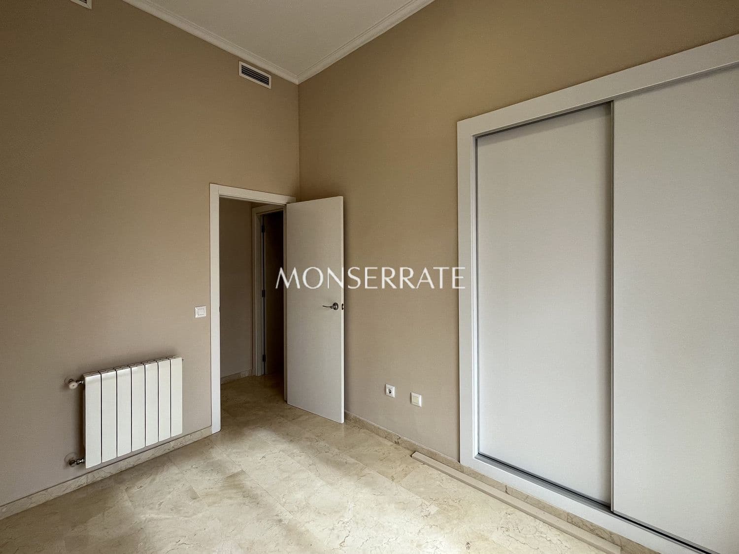 2 quarto Apartamento para arrendar em Valencia cidade com garagem - 2 000 € (Ref: 9598595)