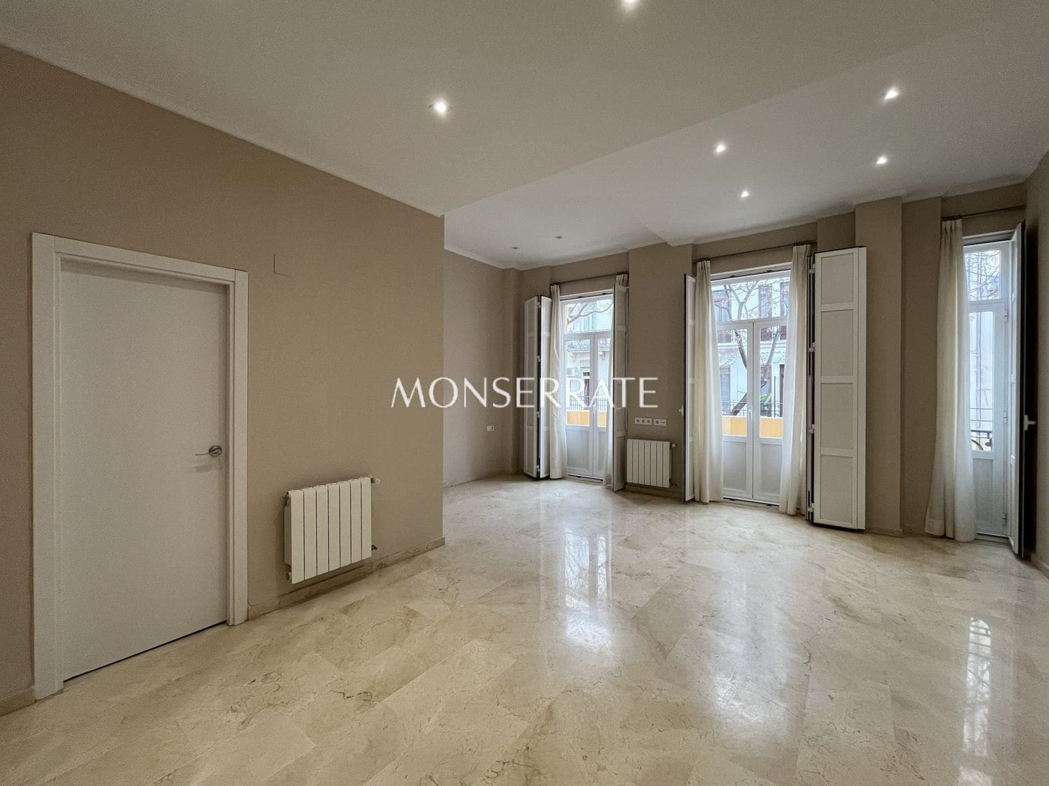 2 quarto Apartamento para arrendar em Valencia cidade com garagem - 2 000 € (Ref: 9598595)