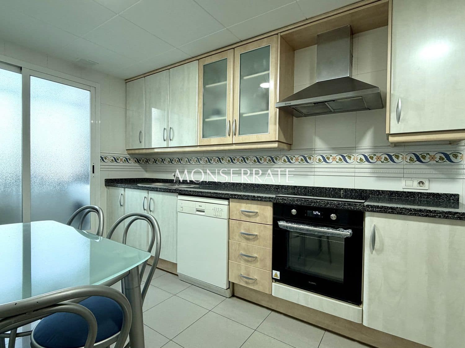 4 sovrum Lägenhet att hyra i Valencia stad med garage - 2 200 € (Ref: 9624314)