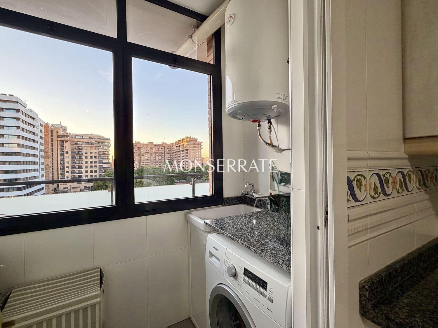 4 sovrum Lägenhet att hyra i Valencia stad med garage - 2 200 € (Ref: 9624314)