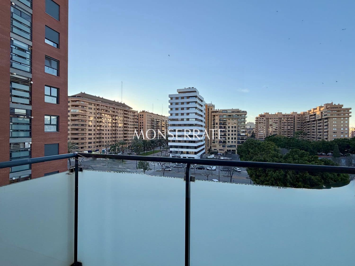 4 sovrum Lägenhet att hyra i Valencia stad med garage - 2 200 € (Ref: 9624314)