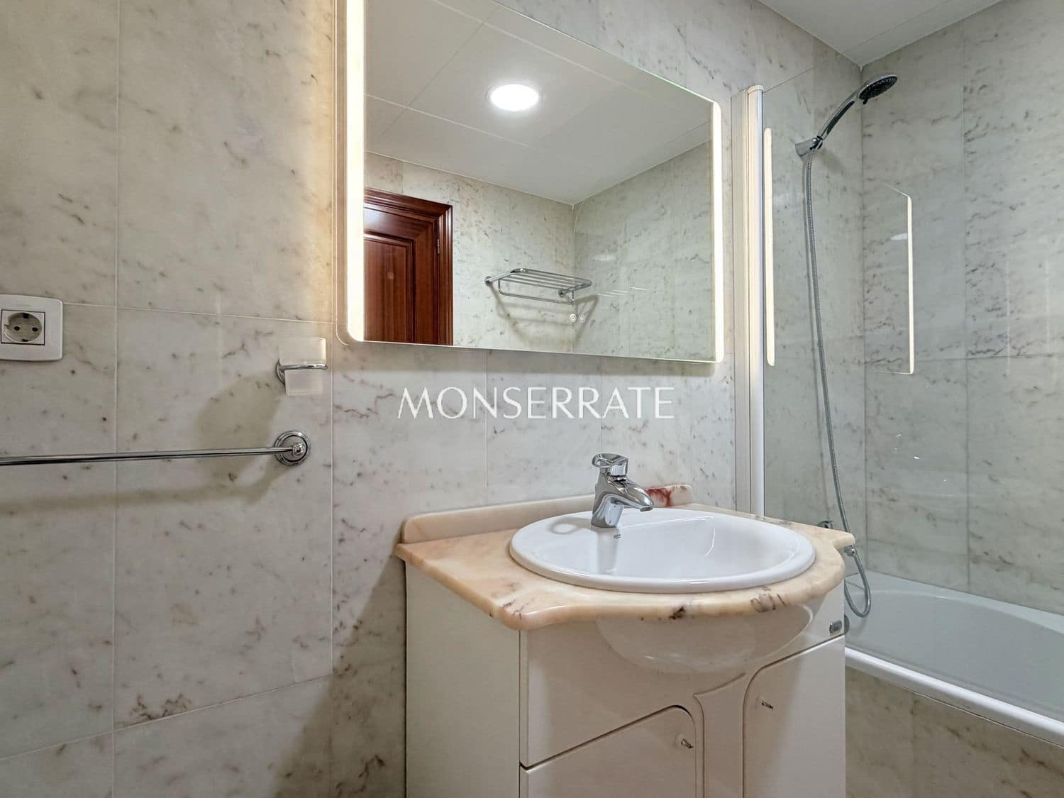 4 sovrum Lägenhet att hyra i Valencia stad med garage - 2 200 € (Ref: 9624314)