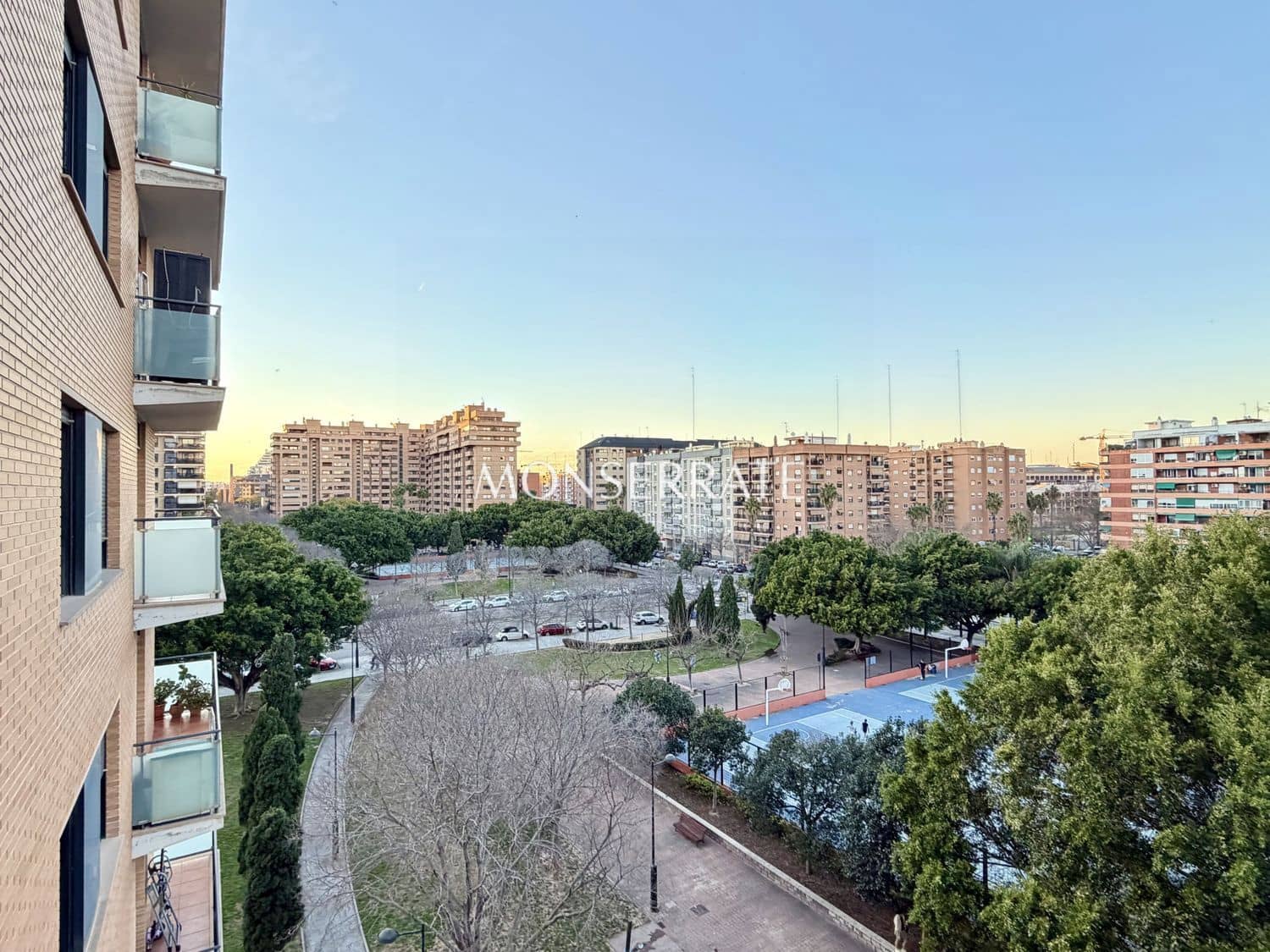 4 sovrum Lägenhet att hyra i Valencia stad med garage - 2 200 € (Ref: 9624314)