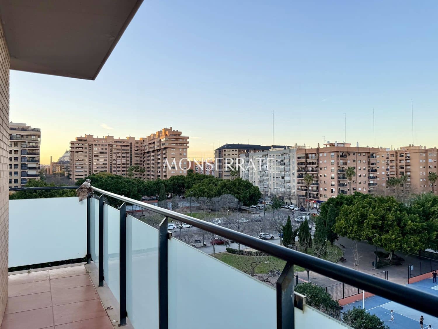 4 sovrum Lägenhet att hyra i Valencia stad med garage - 2 200 € (Ref: 9624314)