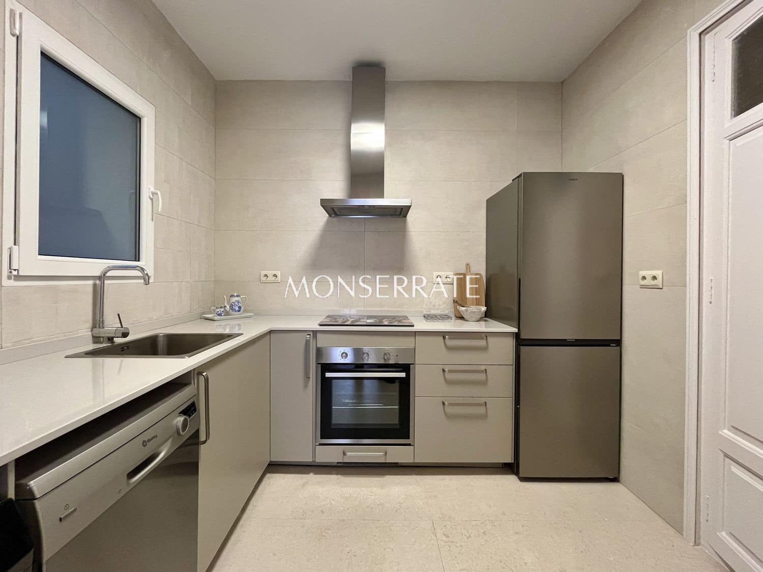 3 slaapkamer Appartement te huur in Valencia stad met garage - € 2.400 (Ref: 9627046)
