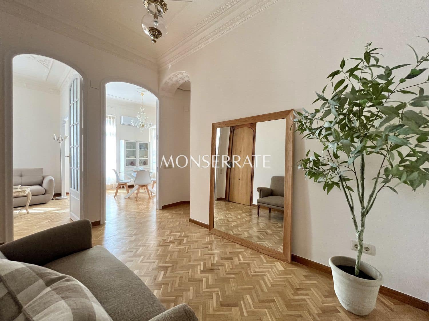 3 slaapkamer Appartement te huur in Valencia stad met garage - € 2.400 (Ref: 9627046)