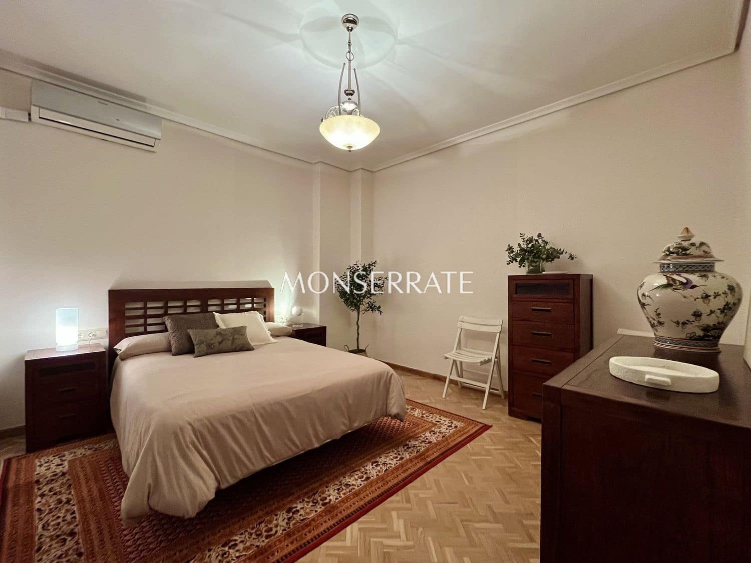 3 slaapkamer Appartement te huur in Valencia stad met garage - € 2.400 (Ref: 9627046)